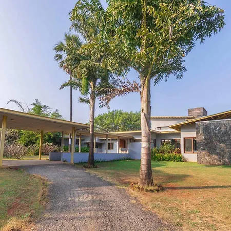 Jay House By Stayvista - Leisure Oasis With Pool, Snooker, Table Tennis & Foosball Fun-2